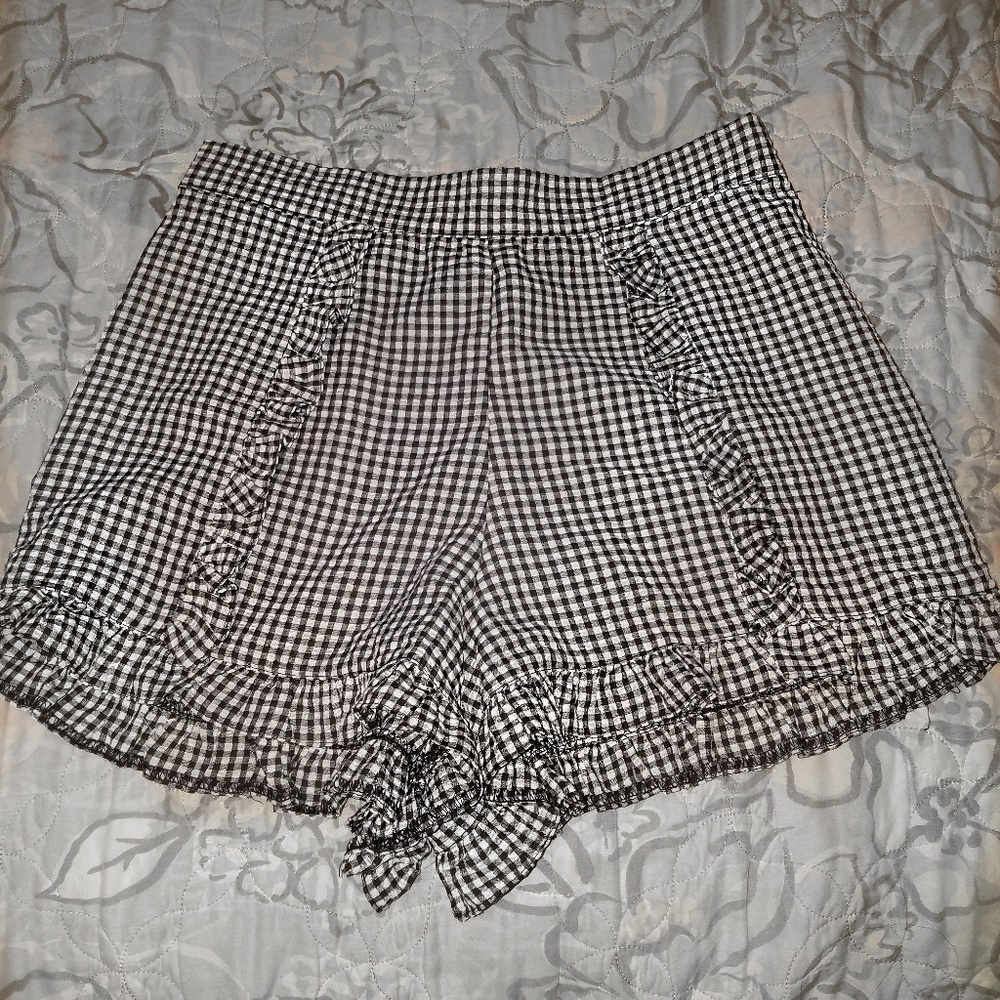 Highwaisted Gingham Ruffle Shorts